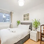 Lovely 3 Bed House With Garden