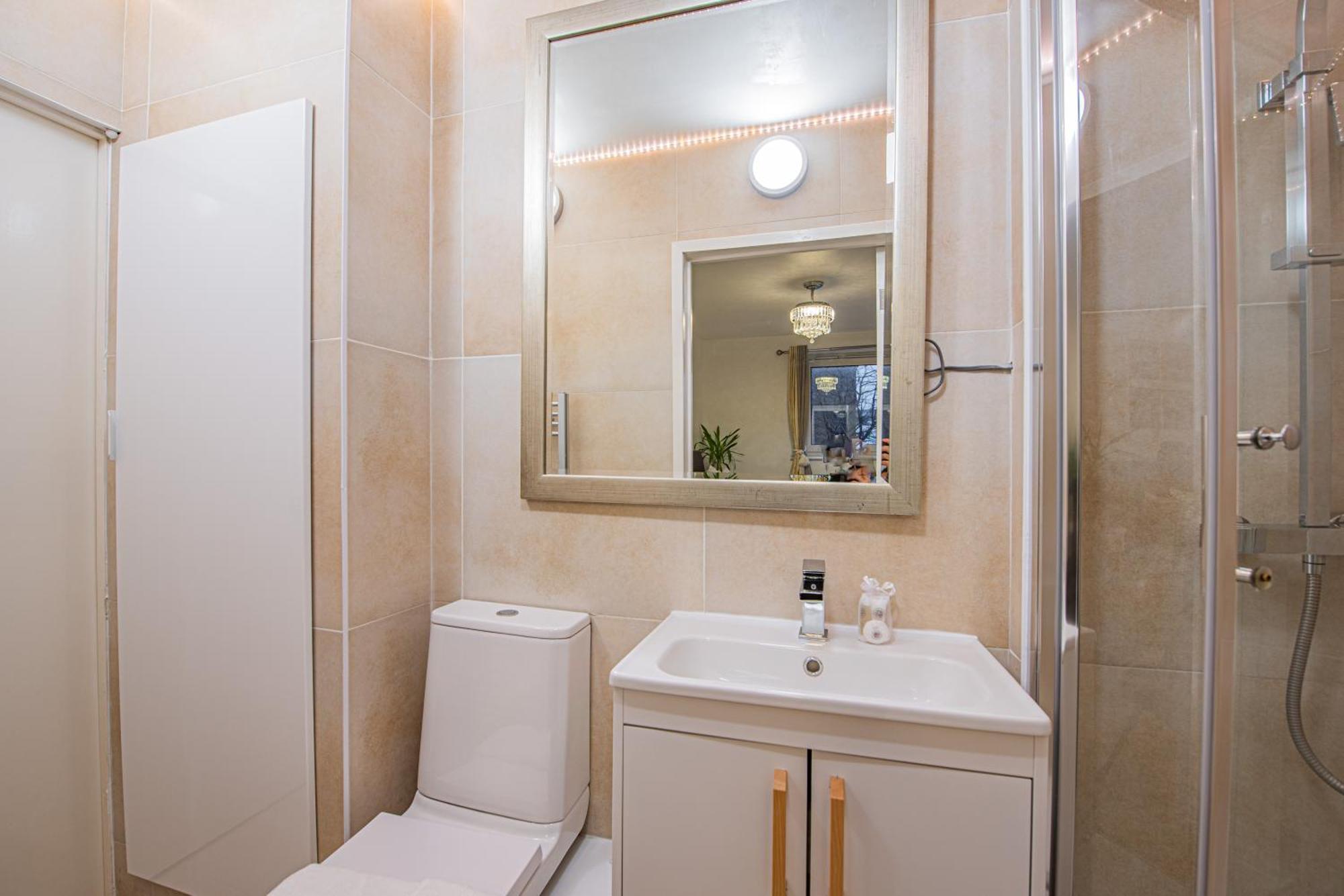 Lovely 3 Bed House With Garden Appartement