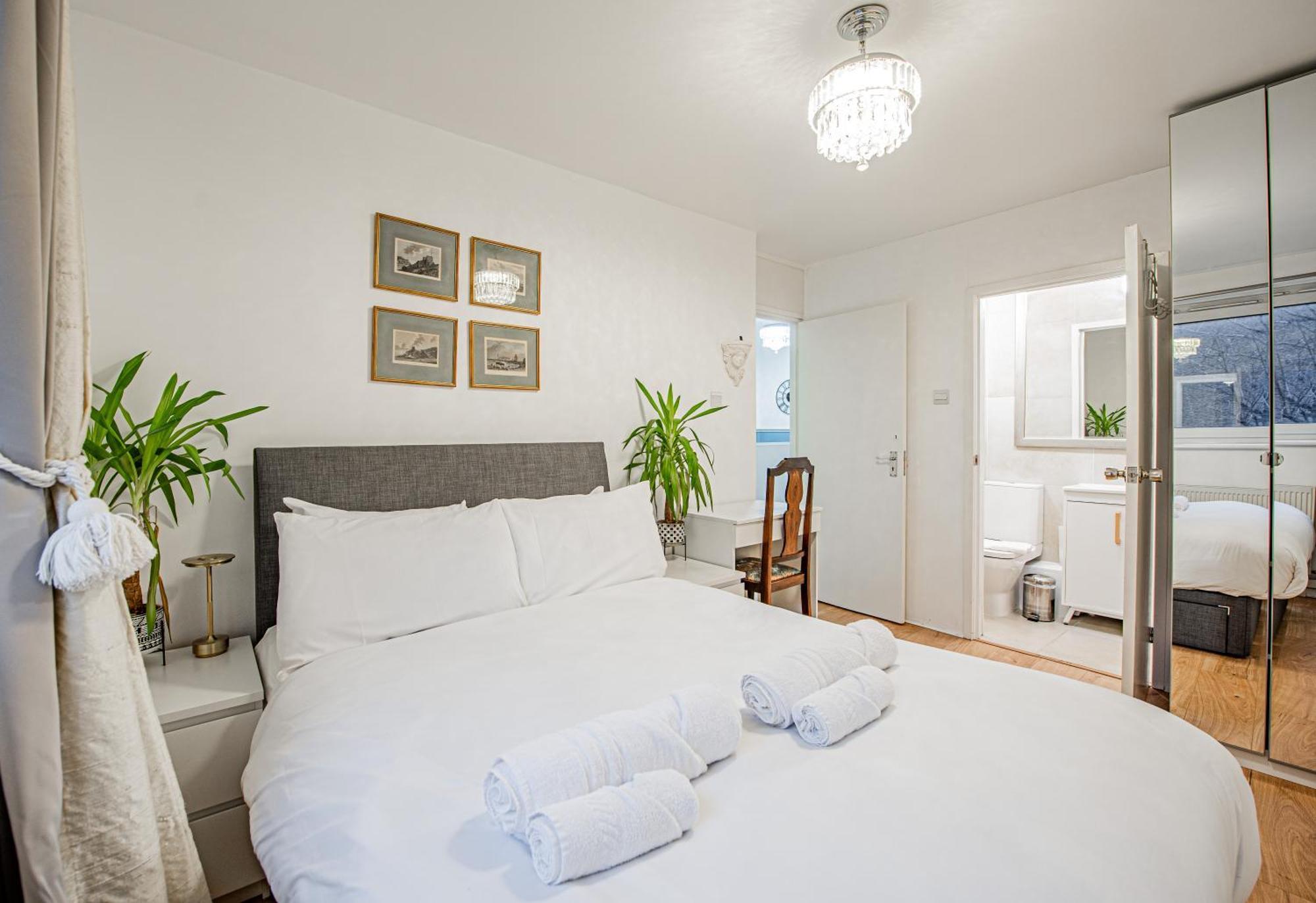 Lovely 3 Bed House With Garden *
