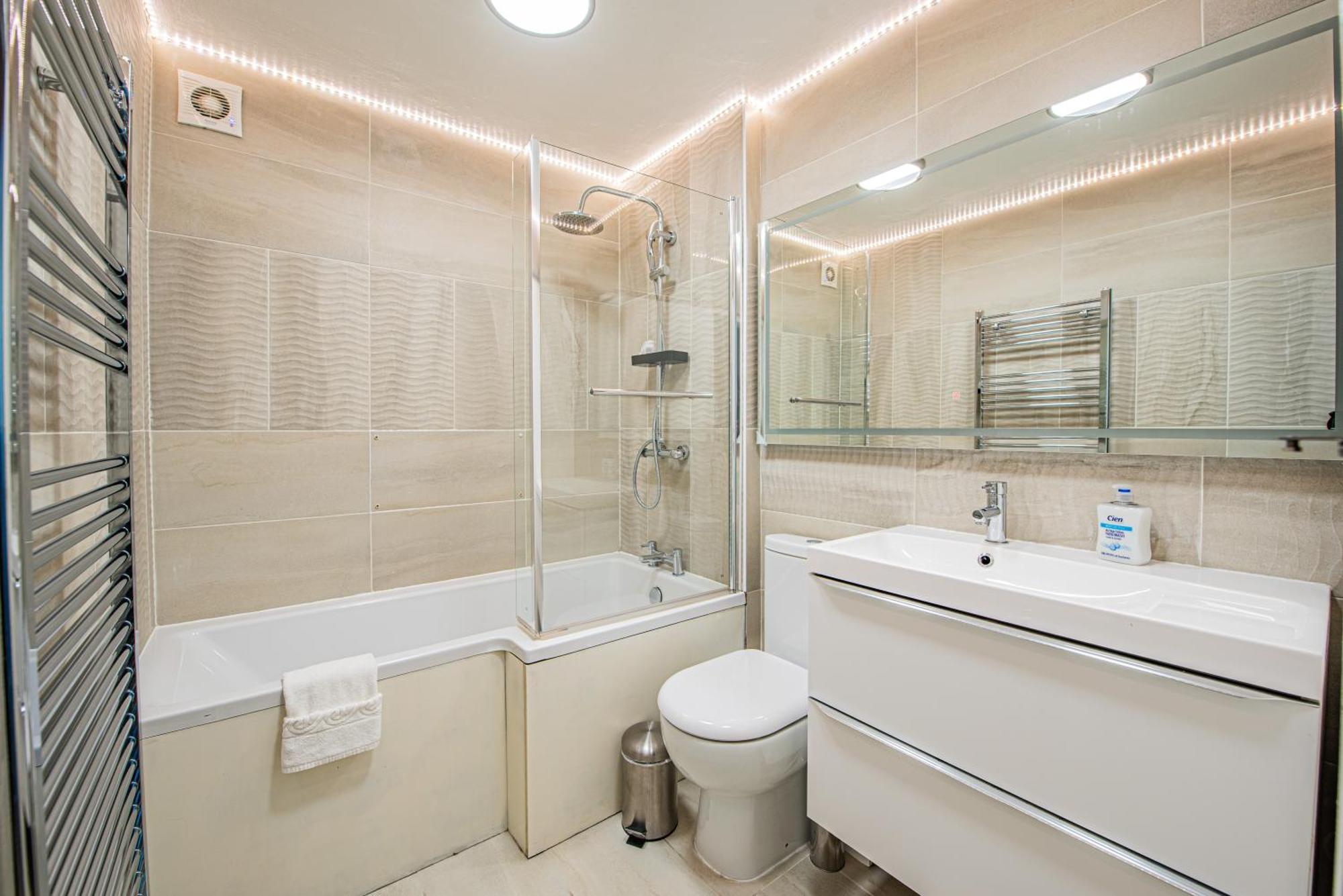 Lovely 3 Bed House With Garden * Londres
