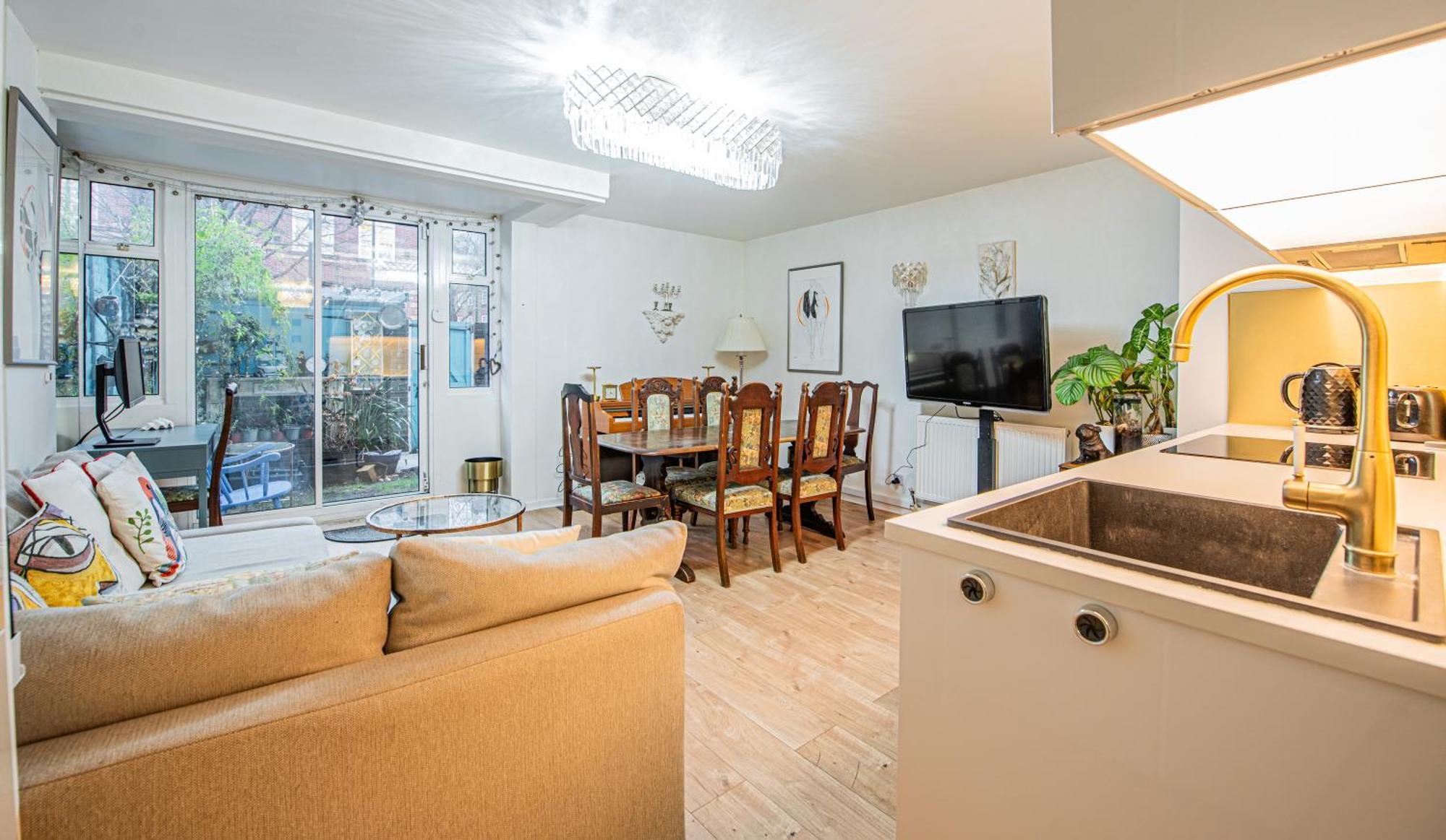 Lovely 3 Bed House With Garden Appartement *
